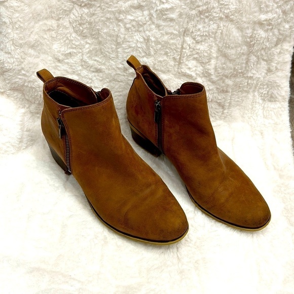 𝅺LUCKY Brand Basel Toffee Bootie size 9 - Picture 1 of 9